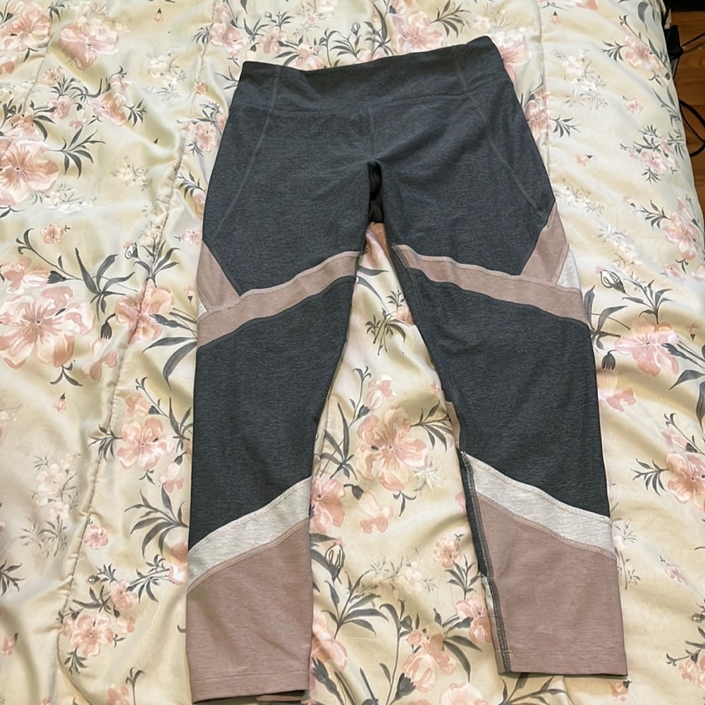 Calvin Klein capris leggings